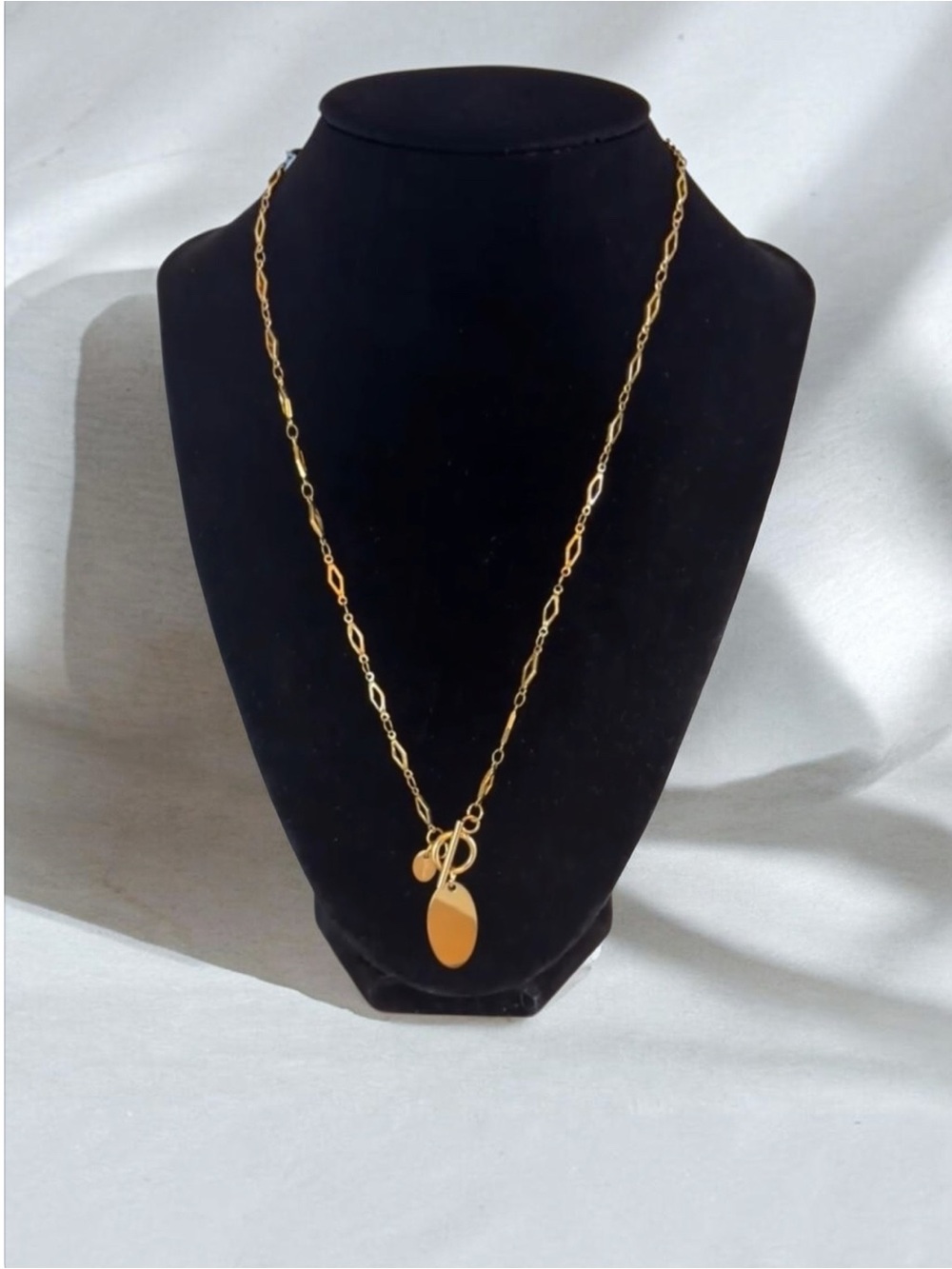 Plunder Gold Link Necklace with Oval Pendant